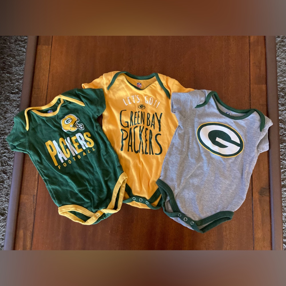 Green Bay Packers Onesies 18m never worn